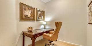 Top-Floor Serenity: Bright & Modern Fully Furnished Boulder Retreat Gallery 14