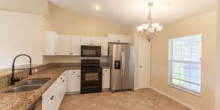 3/2 Single Family home freshly painted interior and exterior Gallery 4