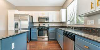 Flexible Three-Story Gated Home with Mountain Views & Modern Kitchen! Gallery 10