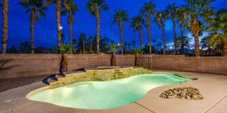 Beautiful 5 bedroom 4.5 bath home with large basement in gated community! Gallery 53
