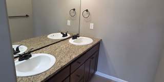 Spacious 3 Bedroom, 2.5 Bathroom Home in Prime Location Gallery 9