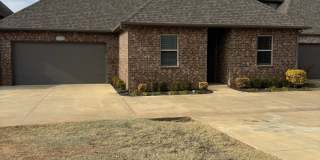 Charming 2 bed/2 bath in gated community The Enclave! Gallery 1