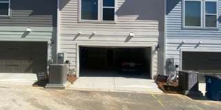 Room in 4 Bedroom Home at Statesville Ave Gallery 8