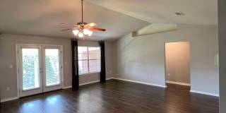 Spacious 4 Bedroom in South Crestview Gallery 10