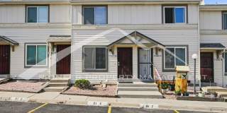 Spacious Townhouse with Central AC and Washer/Dryer Gallery 1