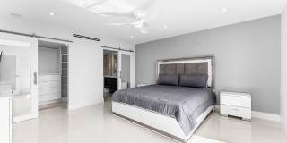 301 Lake Shore Drive unit: 411 Gallery 18