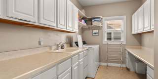 Furnished Pet-Friendly 30-Day Extended Stay Riverfront Condo Gallery 30