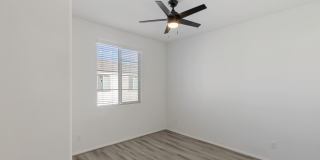 LIKE NEW 3 BEDROOM TOWNHOME Gallery 8