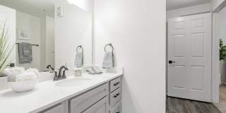 9th St Apartment Gallery 20