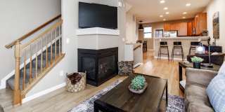 Fully Furnished Downtown 2 Bed, 4 Bath Executive Townhouse Gallery 8