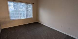 AWESOME 2-BEDROOM CONDO INCL. GARAGE, SWIMMING POOL, WASHER & DRYER! Gallery 17