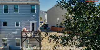 Spacious 3-Story Townhome in the Heart of Carolina Beach — Backs to State Park Gallery 27