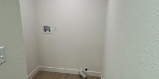 Stunning 2BD/1BA Condo w Garage - Prime Location! Gallery 17