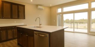 Your Bend Retreat: Spacious End Unit Townhouse with Pilot Butte Views Gallery 13