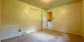 Beautiful Two Bedroom Townhouse in Plum! Equipped Kitchen, Patio & More! Call Today! Beautiful Two Bedroom Townhouse in Plum! Equipped Kitchen, Patio & More! Call Today! Gallery 9