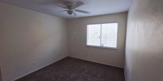 Single Story Home w/Pool in The Lakes! Gallery 35