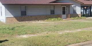 Charming 3-Bedroom, 1-Bath Home with Large Backyard – Fully Furnished! Gallery 1