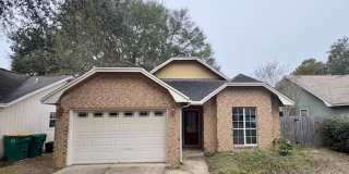 Updated Niceville Rental with Vaulted Ceilings & Private Back Patio! Gallery 1