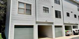 3BD/2.5 Bath End Unit Condo One Block from the Bay in Ocean Park! Views of the Bay from Third Floor! Gallery 1
