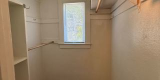 Cozy 2 bed 1 bath available now! Gallery 17