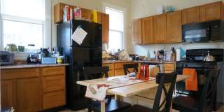 3 bed + 2 bath Duplex Gallery 1