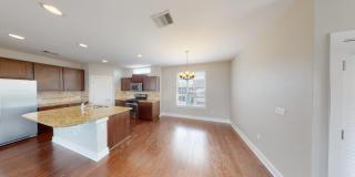 Gorgeous Condo in Edgewick - Minutes from Soco! Gallery 9