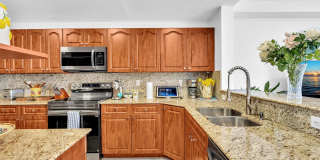 Spacious & Fully Renovated Townhome in East Hollywood – Prime Location! Gallery 14