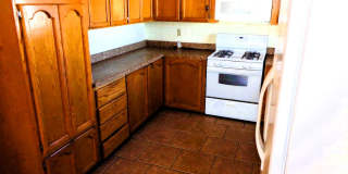 Nice Single Level Northeast Duplex With Refrigerated Air Located In Quiet Neighborhood Gallery 15