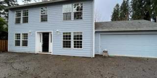 Private 3BR Lake Oswego Home – Landscaping Included! Gallery 1