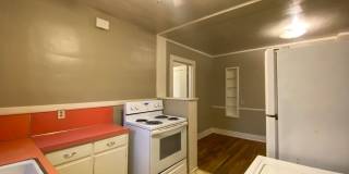 1 bedroom, living dining den near Central and Highland Gallery 9