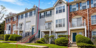 Spacious Newly Rennovated 2 Bedroom House with 2.5 Bath Gallery 3