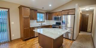 Beautiful and Spacious 4 Bedroom 3 Bath Available For Rent! Gallery 5