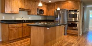 3BR/3BA with FP, fenced front yard, lots of beautiful upgrades! Gallery 6