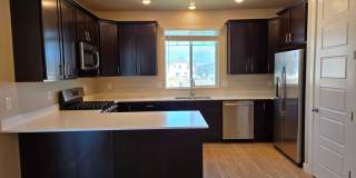 Beautiful 5 Bed 3.5 Bath in Lehi!! 1 Dog Approved!! Gallery 1