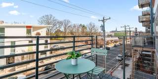 Modern downtown condo studio with private balcony & parking space. Gallery 23