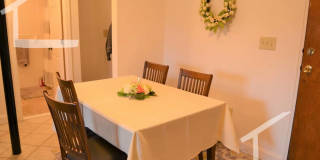Great 2-bed with Pool!  Ht + HW Incl., 2 Parking Spots Included.  Cat Friendly Gallery 9