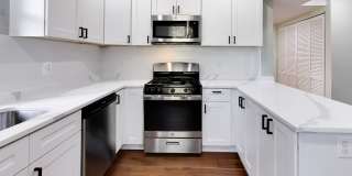 Beautiful- 3Bed/2Bath Townhome! Gallery 4