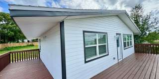 Downtown Clermont - Beautifully Renovated 2-Bed/1-Bath Upstairs Unit with Stunning Lake Minneola Views- Gallery 11