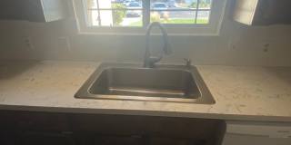 Spacious home in Northeast Hanford, central air, quiet cul-de-sac lot! Gallery 6