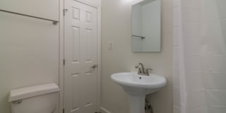 4854-4860 Hazeltine Apartments Gallery 4
