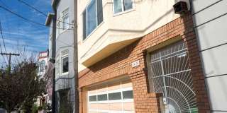 Mid-floor Flat in a duplex located in the Inner Richmond / Laurel Heights. Gallery 1