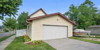 3 Bed House w/ Garage, Laundry, & Fenced Yard! Gallery 27