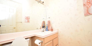 Bright Holladay 4 Bed Home – High Ceilings in Prime Location!! Gallery 19