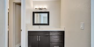 2BED/1BATH renovated apartment ready to MOVE IN! Gallery 32