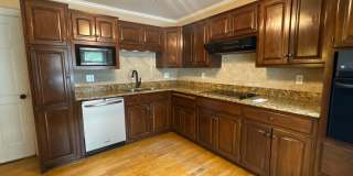 3BR/3.5BA plus bonus Full-Brick Ranch with Walkout Basement & Boat Slip Gallery 9