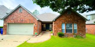 Right On The Green- 3 Bedroom Updated Home on Battle Creek Gallery 1