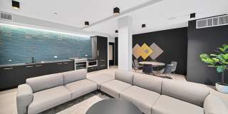 Triangle Square Gallery 2