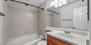 Charming 2BR Condo in Denver - Available NOW! Gallery 23