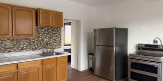 502 Edgewood Street Gallery 1