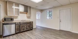 Available August 2026 - 3 Bedroom Home w/ Central AC & Spacious Yard! Gallery 9